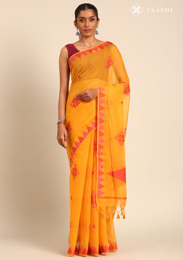 Yellow Kasuti Pattern Woven Tussar saree