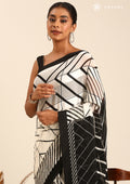Black And White Geometric Printed Chiffon Saree - Taashi