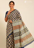 Indigo And Cream Zigzag Printed Cotton Saree - Taashi
