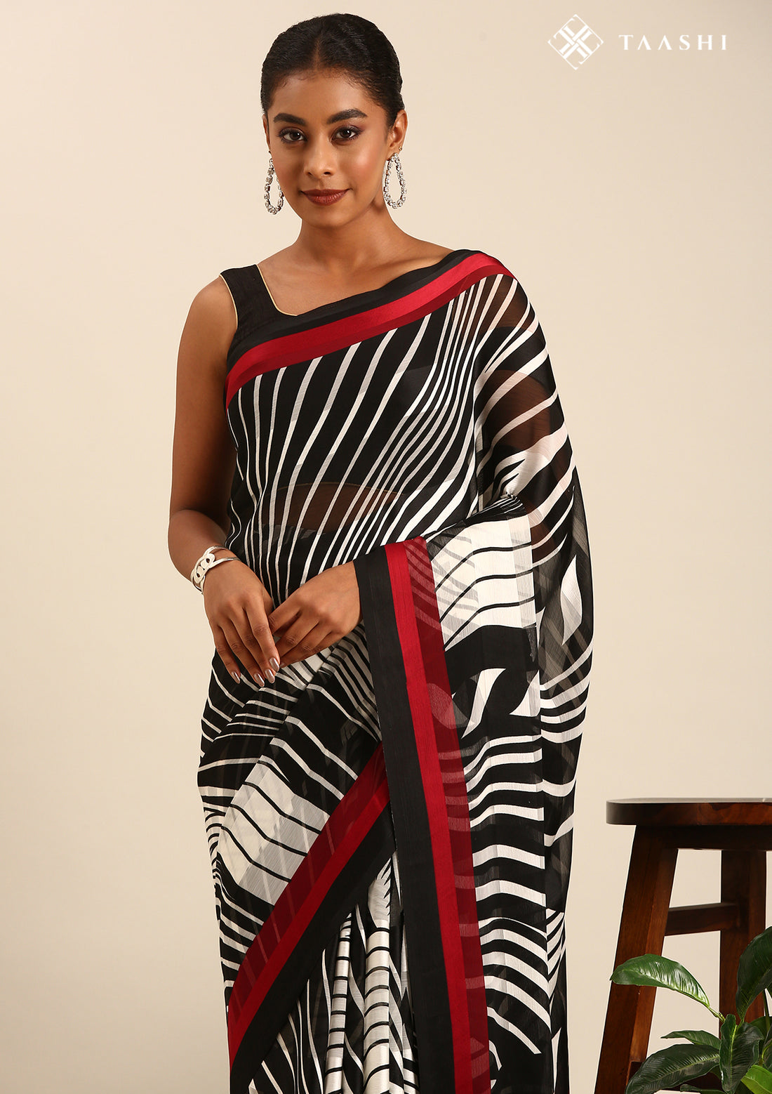 Black And White Abstract Printed Chiffon Saree