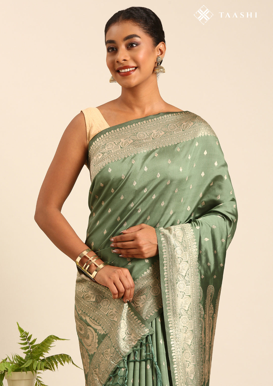 Green Traditional Pattern Woven Tussar Saree