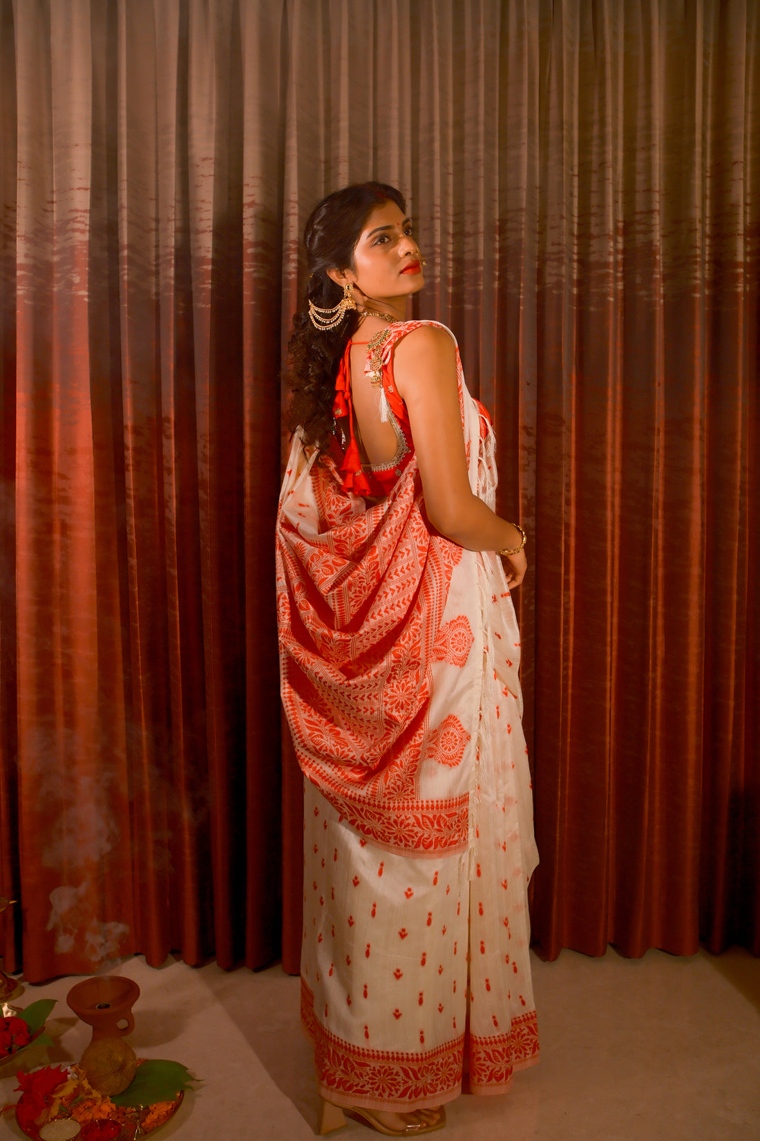 Red And Cream Traditional Bengoli Woven Tussar Saree - Taashi