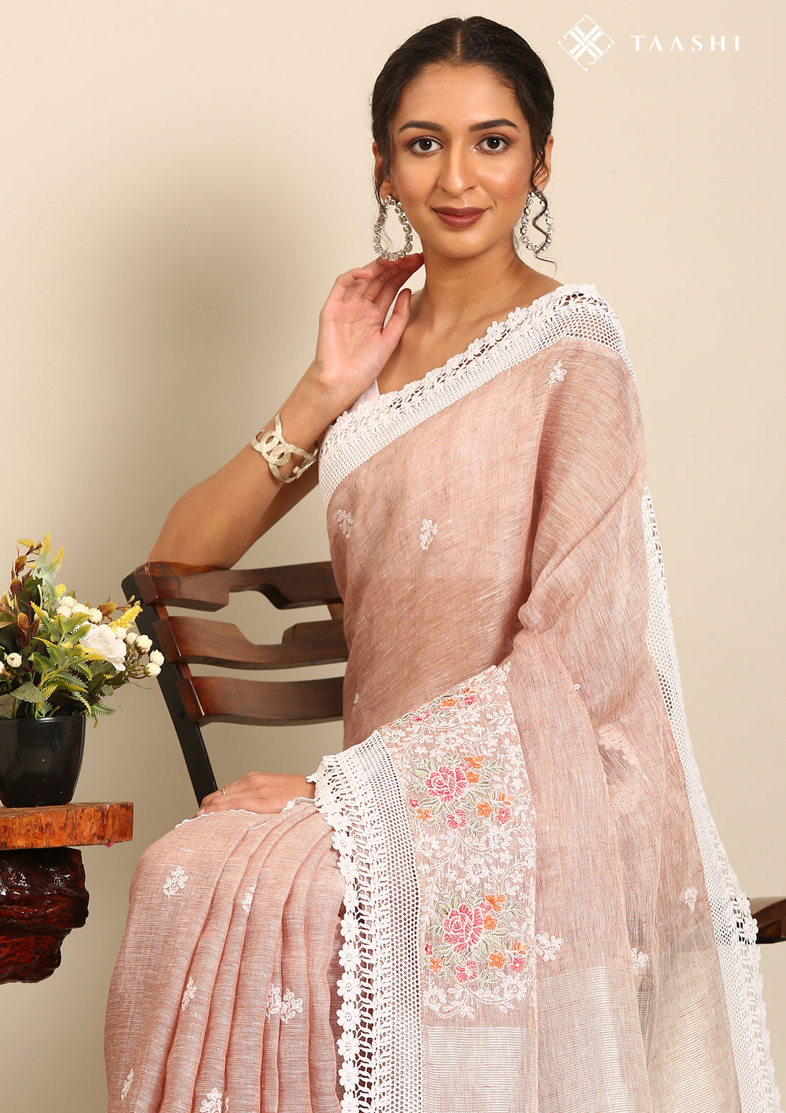 Beige EmbroideRed And Lace BodeRed Linen Saree